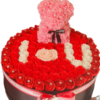 Cutie gigant cu trandafiri de săpun parfumați si ursulet cu trandafiri din spuma