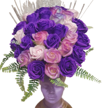 Marica decorată cu flori parfumate din sapun, mătase, silicon